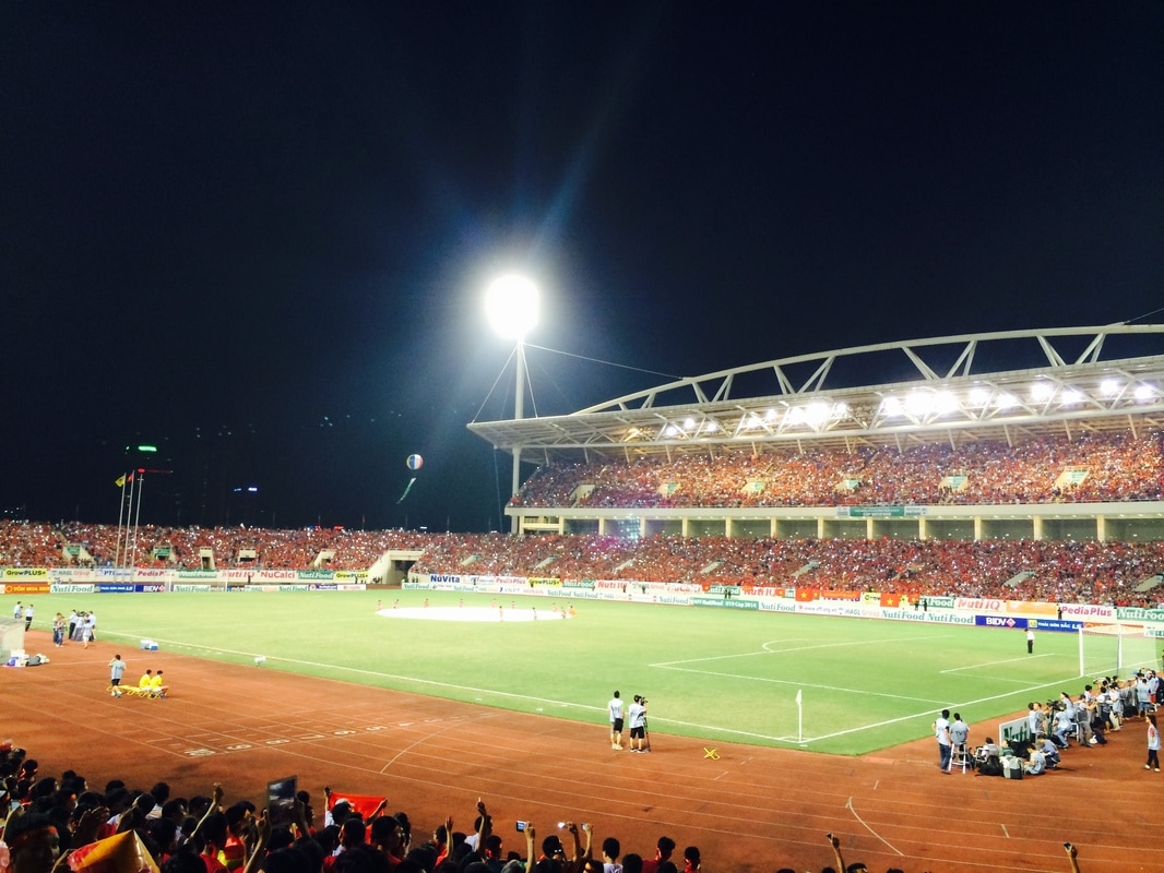 サッカー国際マッチの様子。ベトナムではサッカーが大人気ですが、国内リーグは人気ありません　汗