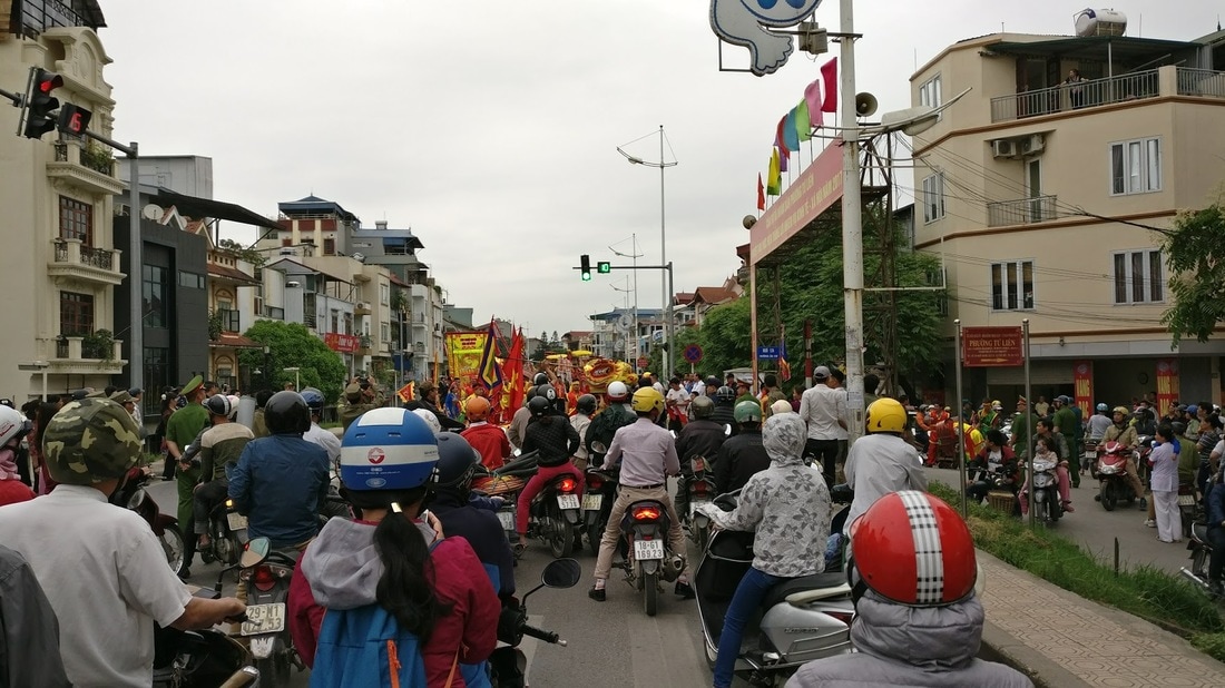 ベトナムの街並みはバイク向け